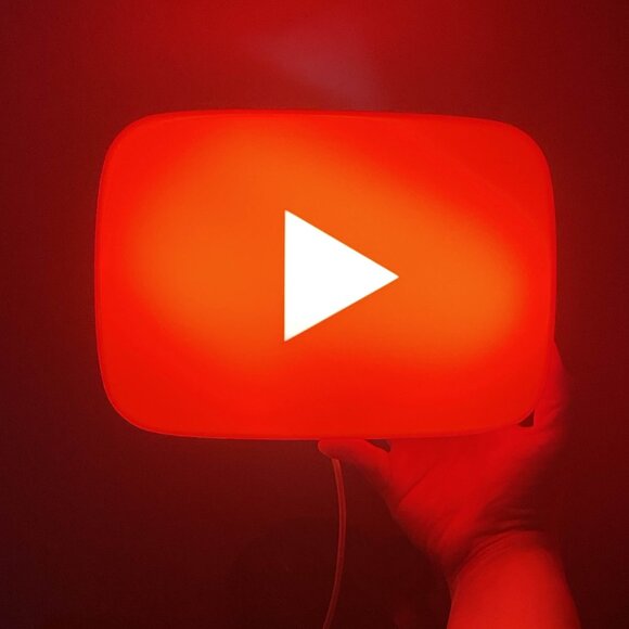 3D Printed YouTube Light Box: LED Desk Decor for Streamers & Gamers - Picture 3 of 10